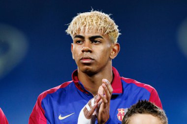 Lamine Yamal UEFA Şampiyonlar Ligi maçında FC Barcelona ve Internazionale Milano (Maciej Rogowski) takımları arasında görüldü.)