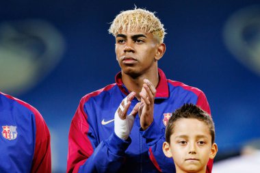 Lamine Yamal UEFA Şampiyonlar Ligi maçında FC Barcelona ve Internazionale Milano (Maciej Rogowski) takımları arasında görüldü.)