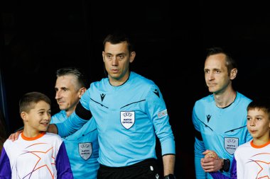 Clement Turpin UEFA Şampiyonlar Ligi maçında FC Barcelona ve Internazionale Milano (Maciej Rogowski) takımları arasında görüldü.)