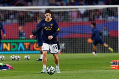 Nicola Zalewski, FC Barcelona ve Internazionale Milano (Maciej Rogowski) takımları arasında oynanan UEFA Şampiyonlar Ligi maçında görüldü.)