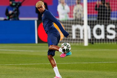 Lamine Yamal UEFA Şampiyonlar Ligi maçında FC Barcelona ve Internazionale Milano (Maciej Rogowski) takımları arasında görüldü.)