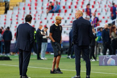 Lamine Yamal UEFA Şampiyonlar Ligi maçında FC Barcelona ve Internazionale Milano (Maciej Rogowski) takımları arasında görüldü.)