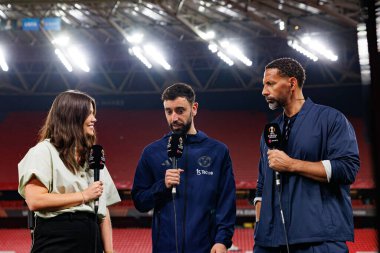 Bruno Fernandes ve Rio Ferdinand, UEFA Avrupa Ligi yarı final maçında Manchester United FC (Maciej Rogowski)