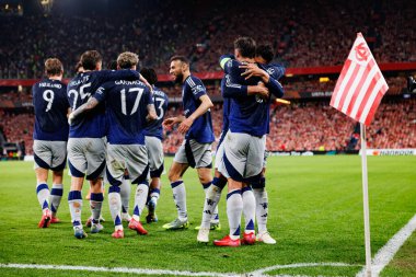 Manchester United oyuncuları UEFA Avrupa Ligi yarı final maçında Bruno Fernandes 'in atletizm kulübü takımları ve Manchester United FC (Maciej Rogowski)