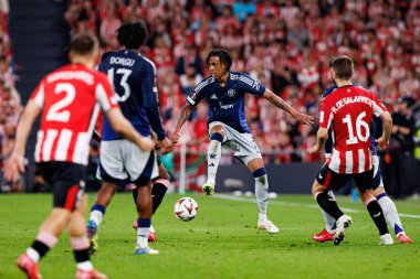 Leny Yoro UEFA Avrupa Ligi yarı final maçında Atletizm Kulübü ve Manchester United FC (Maciej Rogowski)