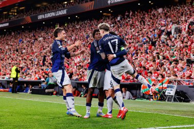 Manchester United oyuncuları UEFA Avrupa Ligi yarı final maçında Bruno Fernandes 'in atletizm kulübü takımları ve Manchester United FC (Maciej Rogowski)