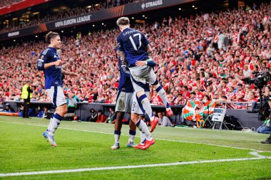 Manchester United oyuncuları UEFA Avrupa Ligi yarı final maçında Bruno Fernandes 'in atletizm kulübü takımları ve Manchester United FC (Maciej Rogowski)