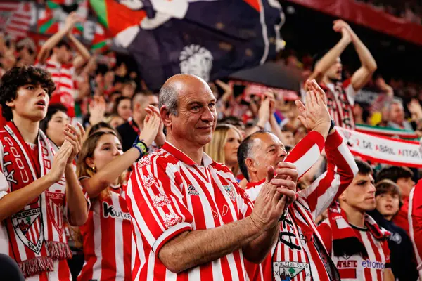 Atletik Bilbao taraftarları UEFA Avrupa Ligi yarı final maçında Atletizm Kulübü ve Manchester United FC (Maciej Rogowski)