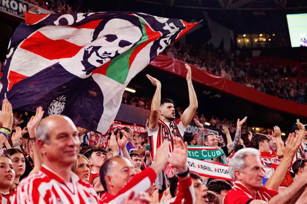 Atletik Bilbao taraftarları UEFA Avrupa Ligi yarı final maçında Atletizm Kulübü ve Manchester United FC (Maciej Rogowski)