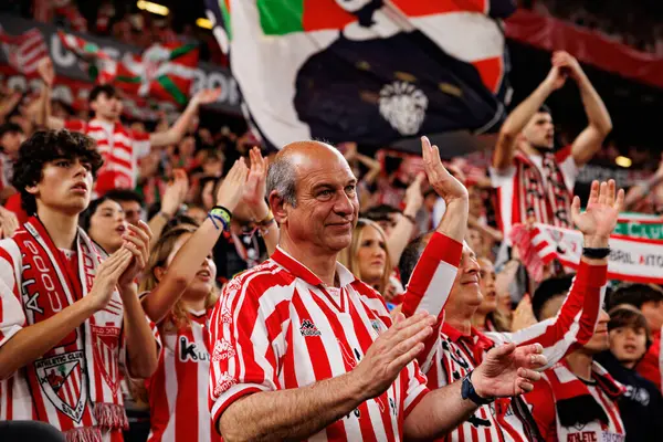 Atletik Bilbao taraftarları UEFA Avrupa Ligi yarı final maçında Atletizm Kulübü ve Manchester United FC (Maciej Rogowski)