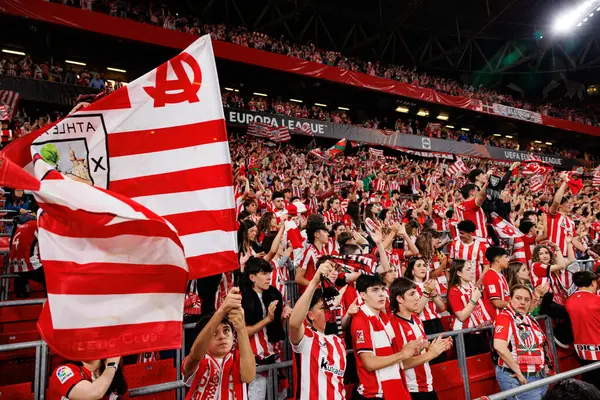 Atletik Bilbao taraftarları UEFA Avrupa Ligi yarı final maçında Atletizm Kulübü ve Manchester United FC (Maciej Rogowski)