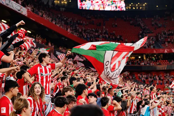 Atletik Bilbao taraftarları UEFA Avrupa Ligi yarı final maçında Atletizm Kulübü ve Manchester United FC (Maciej Rogowski)