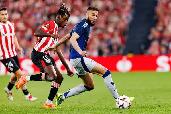 Nico Williams ve Noussair Mazraoui, UEFA Avrupa Ligi yarı final maçında Manchester United FC (Maciej Rogowski)
