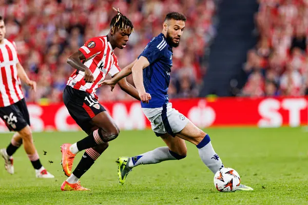 Nico Williams ve Noussair Mazraoui, UEFA Avrupa Ligi yarı final maçında Manchester United FC (Maciej Rogowski)