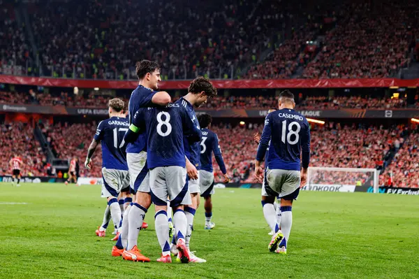 Manchester United oyuncuları UEFA Avrupa Ligi yarı final maçında Bruno Fernandes 'in atletizm kulübü takımları ve Manchester United FC (Maciej Rogowski)