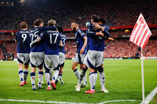 Bruno Fernandes ve Casemiro, UEFA Avrupa Ligi yarı final maçında Manchester United FC (Maciej Rogowski)