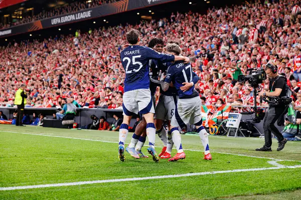 Manchester United oyuncuları UEFA Avrupa Ligi yarı final maçında Bruno Fernandes 'in atletizm kulübü takımları ve Manchester United FC (Maciej Rogowski)