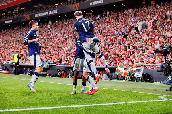 Manchester United oyuncuları UEFA Avrupa Ligi yarı final maçında Bruno Fernandes 'in atletizm kulübü takımları ve Manchester United FC (Maciej Rogowski)