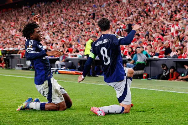 Patrick Dorgu ve Bruno Fernandes, UEFA Avrupa Ligi yarı final maçında Manchester United FC (Maciej Rogowski)