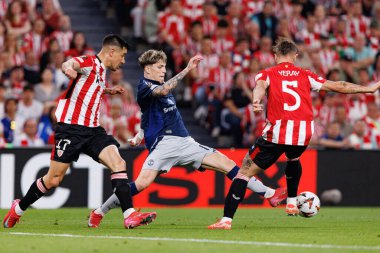 Yuri Berchiche, Alejandro Garnacho ve Yeray Alvarez UEFA Avrupa Ligi yarı final maçında Manchester United FC (Maciej Rogowski)