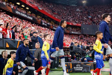 Leny Yoro UEFA Avrupa Ligi yarı final maçında Atletizm Kulübü ve Manchester United FC (Maciej Rogowski)