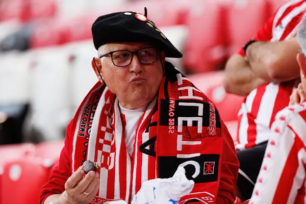 Atletizm taraftarı UEFA Avrupa Ligi yarı final maçında Atletizm Kulübü ve Manchester United FC (Maciej Rogowski)