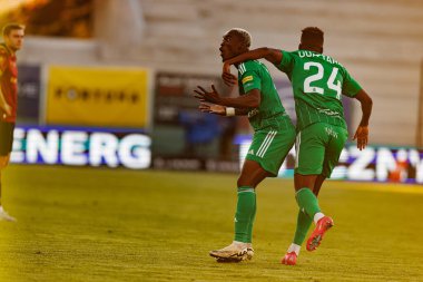 Capita Capemba ve Zie Ouattara, PKO BP Ekstraklasa maçında Radomiak Radom ve Lech Poznan (Maciej Rogowski) takımları arasında görüldü.)