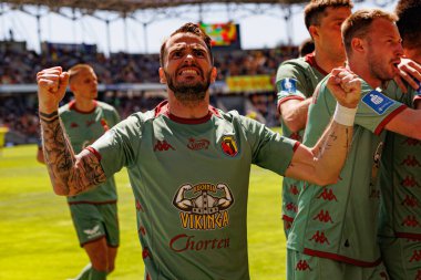 İsa İmaz, Korona Kielce ve Jagiellonia Bialystok (Maciej Rogowski) takımları arasında oynanan PKO BP Ekstraklasa maçında Afimico Pululu 'dan gol üstüne gol atarken görüldü.)