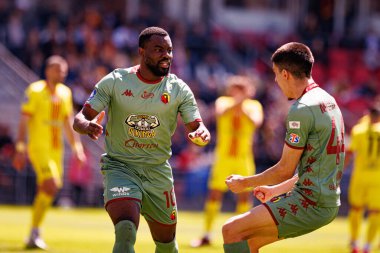 Afimico Pululu ve Joao Moutinho, Korona Kielce ve Jagiellonia Bialystok (Maciej Rogowski) takımları arasındaki PKO BP Ekstraklasa maçında gol attıktan sonra kutlama yaparken görüldü.)