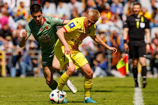 Joao Moutinho ve Dawid Blanik, Korona Kielce ve Jagiellonia Bialystok (Maciej Rogowski) takımları arasındaki PKO BP Ekstraklasa maçında görüldü)
