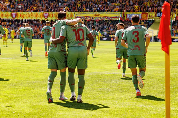 Afimico Pululu, Korona Kielce ve Jagiellonia Bialystok (Maciej Rogowski) takımları arasındaki PKO BP Ekstraklasa maçında gol attıktan sonra kutlama yaparken görüldü.)