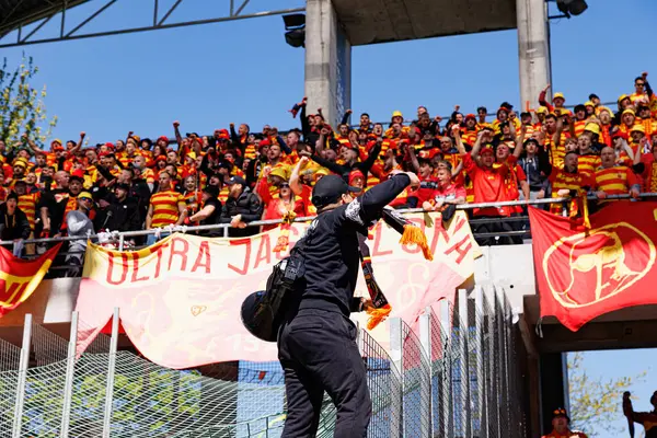 Korona Kielce ve Jagiellonia Bialystok (Maciej Rogowski) takımları arasında oynanan PKO BP Ekstraklasa maçı sırasında Jagiellonia taraftarları görülüyor)