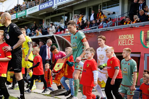 Taras Romanczuk, Korona Kielce ve Jagiellonia Bialystok (Maciej Rogowski) takımları arasındaki PKO BP Ekstraklasa maçında görüldü)