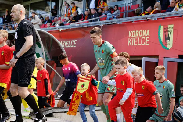 Taras Romanczuk, Korona Kielce ve Jagiellonia Bialystok (Maciej Rogowski) takımları arasındaki PKO BP Ekstraklasa maçında görüldü)