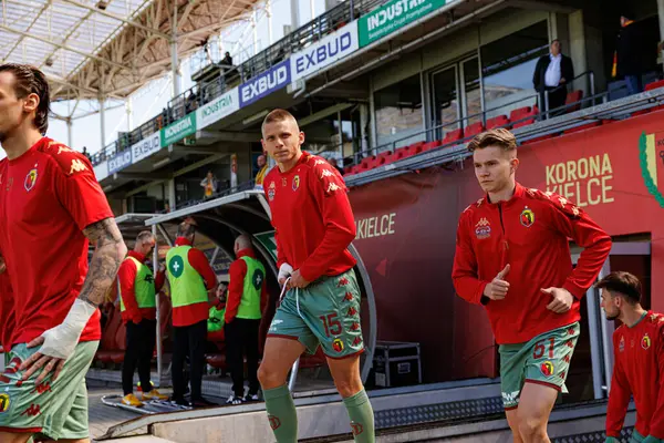 Norbert Wojtuszek, Korona Kielce ve Jagiellonia Bialystok (Maciej Rogowski) takımları arasındaki PKO BP Ekstraklasa maçında görüldü)