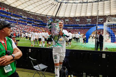 Artur Jedrzejczyk 2025 Polonya Kupası finalinde Legia Warszawa ve Pogon Szczecin (Maciej Rogowski) takımları arasında görüldü.)