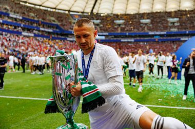 Artur Jedrzejczyk 2025 Polonya Kupası finalinde Legia Warszawa ve Pogon Szczecin (Maciej Rogowski) takımları arasında görüldü.)