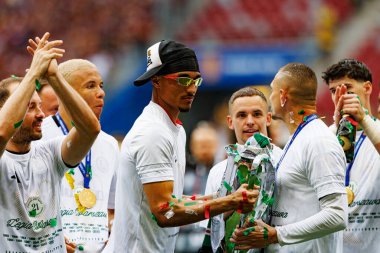 Marcel Mendes Dudzinski ve Artur Jedrzejczyk, 2025 Polonya Kupası finalinde Legia Warszawa ve Pogon Szczecin (Maciej Rogowski) takımları arasında görüldü.)