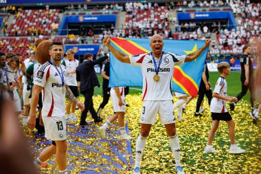  Steve Kapuadi, Legia Warszawa ve Pogon Szczecin (Maciej Rogowski) takımları arasında 2025 Polonya Kupası finalinde görüldü.)