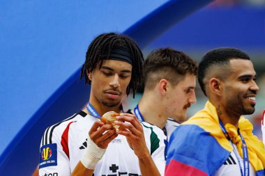 Maximillian Oyedele, Legia Warszawa ve Pogon Szczecin (Maciej Rogowski) takımları arasında 2025 Polonya Kupası finalinde görüldü.)