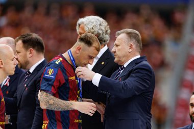 Kamil Grosicki ve Cezary Kulesza 2025 Polonya Kupası finalinde Legia Warszawa ve Pogon Szczecin (Maciej Rogowski) takımları arasında görüldü.)