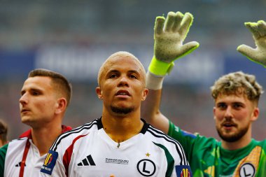 Steve Kapuadi, Legia Warszawa ve Pogon Szczecin (Maciej Rogowski) takımları arasında 2025 Polonya Kupası finalinde görüldü.)