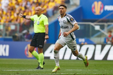 Rubne Vinagre, Legia Warszawa ve Pogon Szczecin (Maciej Rogowski) takımları arasında oynanan 2025 Polonya Kupası finalinde gol attıktan sonra kutlama yaparken görüldü.)