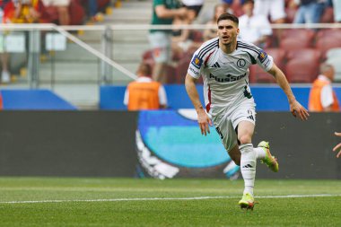 Rubne Vinagre, Legia Warszawa ve Pogon Szczecin (Maciej Rogowski) takımları arasında oynanan 2025 Polonya Kupası finalinde gol attıktan sonra kutlama yaparken görüldü.)