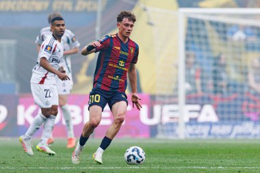 Adrian Przyborek, Legia Warszawa ve Pogon Szczecin (Maciej Rogowski) takımları arasında 2025 Polonya Kupası finalinde görüldü.)