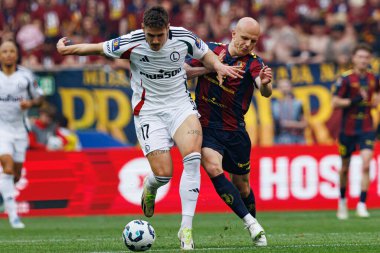 Ilya Shkurin ve Rafal Kurzawa 2025 Polonya Kupası finalinde Legia Warszawa ve Pogon Szczecin (Maciej Rogowski) takımları arasında görüldü.)