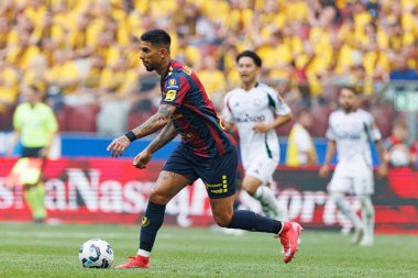 Leo Borges, Legia Warszawa ve Pogon Szczecin (Maciej Rogowski) takımları arasında 2025 Polonya Kupası finalinde görüldü.)