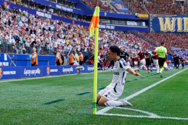 Ryoya Morishita, Legia Warszawa ve Pogon Szczecin (Maciej Rogowski) takımları arasında oynanan 2025 Polonya Kupası finalinde gol attıktan sonra kutlama yaparken görüldü.)