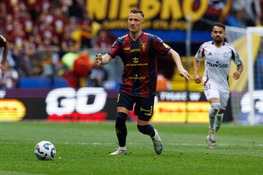 Fredrik Ulvestad 2025 Polonya Kupası finalinde Legia Warszawa ve Pogon Szczecin (Maciej Rogowski) takımları arasında görüldü.)