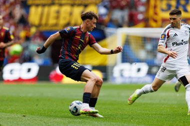 Adrian Przyborek, Legia Warszawa ve Pogon Szczecin (Maciej Rogowski) takımları arasında 2025 Polonya Kupası finalinde görüldü.)